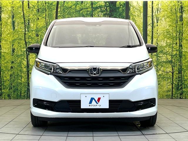 弊社では、全車『修復歴なし』のお車のみ取り扱っております。専任バイヤーによる厳選した仕入れの後、入庫後の車両チェックを行い、ネクステージが認定した高品質な中古車をご提供しております。