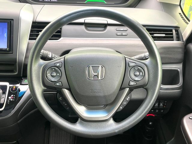 【ステアリングスイッチ】運転中、前方から目線をそらすことなく、オーディオ等の操作が可能な便利機能！安心＆快適なドライブを演出してくれます♪