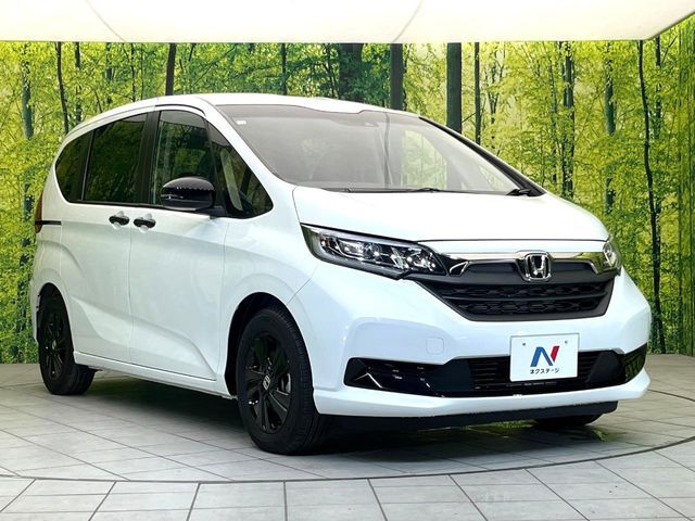 大好評のボディコーティング「弾スプラッシュコート」もご納車までに施工可能。通常のガラスコートと異なる、耐久年数6年の無機質ガラスコーティングが、ボディをキレイな状態に保ってくれます。
