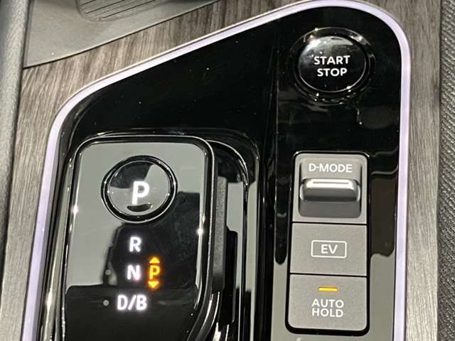 前後移動/ボタン式のシフトレバー☆D-MODE切り替えはNORMAL・ECO・SPORTと走りの違いを体感ください♪電動パーキングブレーキ、オートブレーキホールド付きです☆