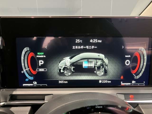 大きくて見やすいスピードメーターです。エコ運転の目安になるマークの表示もあって燃費向上の手助けにも☆