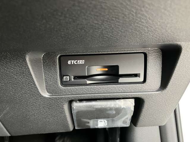 ETC車載器付きです♪高速道路をスイスイと通過！で、キャシュレス！クルマは料金所をノンストップで通過することができます☆
