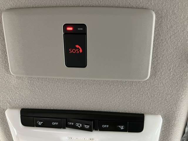 あおり運転をされても安心！緊急通報も可能、ボタンを押すだけでオペレーターにつながるSOSコール付。（別途登録費用が必要となります。）