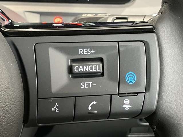 プロパイロット塔載！センサーやカメラを駆使して、高速道路で感じるストレスを軽減できます☆いくつかの条件が整えばアクセル、ブレーキ、ハンドル操作を車がサポートしてくれて、前方の車を追従してくれます☆