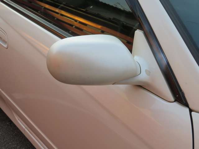 運転席ドアミラーはボディ同色で、擦り傷や割れもなく綺麗な状態です☆