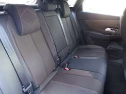 仏蘭西流おもてなし空間がここに。伝統の乗り心地の良さを十分に体感できるのが後席です。