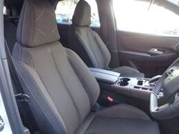 やや大柄なシートサイズとクッション容量を十分に確保したシートは長距離移動でも疲れ知らず。