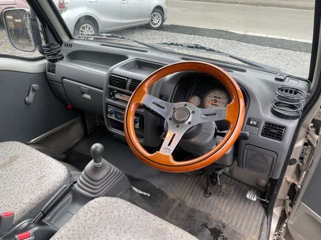 [内装、外装カスタム]　ご購入のお車に、お好きなパーツなどを取り付けて、オリジナルのお車にカスタムできます！ご提案や取り付けなどすべて当店がお引受けいたします！※別途費用がかかります。