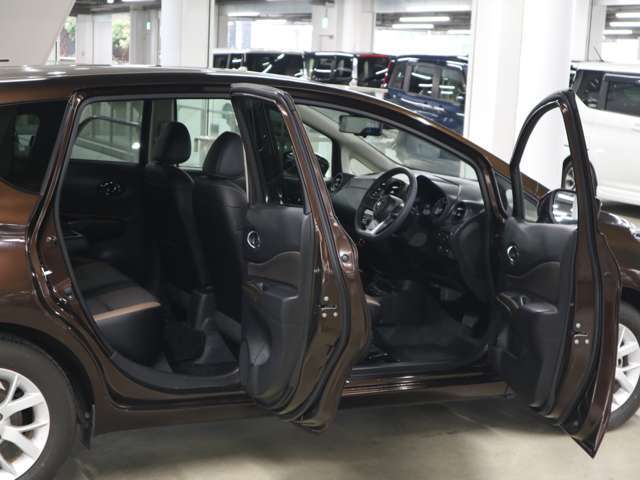 毎日新規物件入庫！3500台の高品質車をぜひとも、ご自身の目で直接ご覧になって、ご実感下さい、自身を持ってお勧めいたします。
