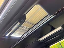 【大型サンルーフ】車内の解放感が一気に上がる大型のパノラマルーフ！季節を問わず開放的で快適なドライブをお楽しみいただけます。流通量も少なく希少価値の高い人気の装備です♪