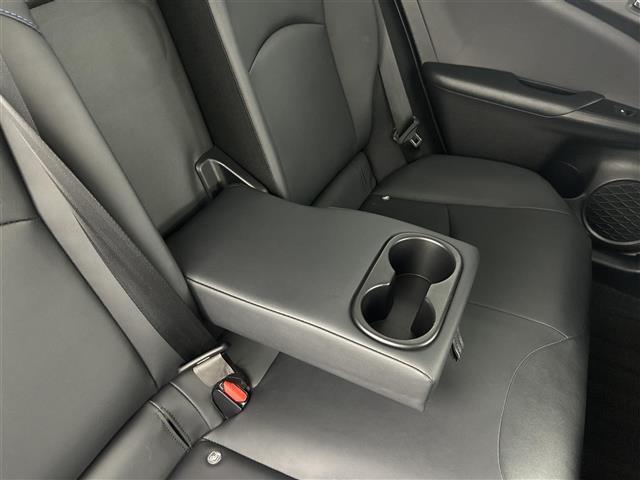 【ドリンクホルダー】長時間のドライブを快適に過ごすために、必須の車内アイテムですね。