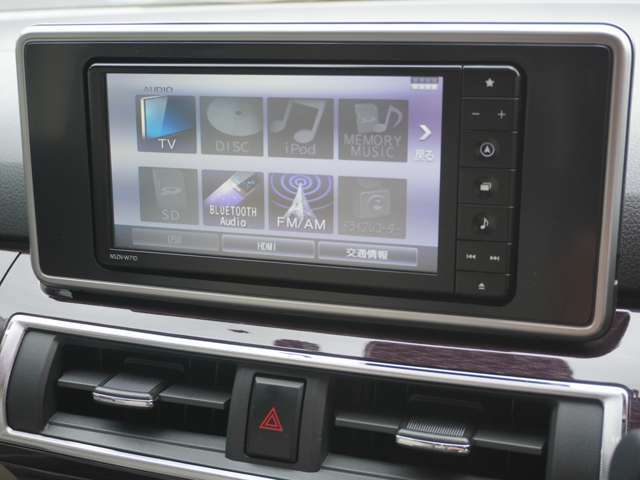ダイハツ純正のナビ　　　テレビはフルセグ.CD,DVD.Bluetooth付きです