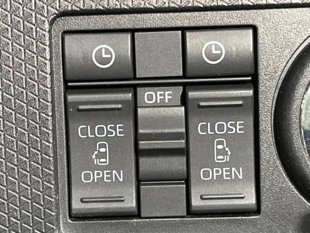 【両側パワースライドドア】スマートキーや運転席のスイッチで後席両側スライドドアの開閉が可能♪電動だから力を入れてドアを開ける必要が無く、小さなお子様でも簡単に開け閉めでき快適です♪