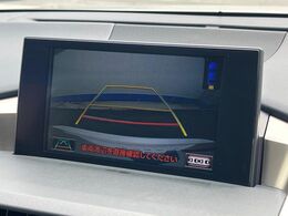 【バックカメラ】駐車時に後方がリアルタイム映像で確認できます。大型商業施設や立体駐車場での駐車時や、夜間のバック時に大活躍！運転スキルに関わらず、今や必須となった装備のひとつです！