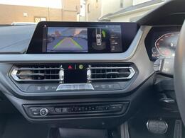 前後クリアランスソナー付なので、駐車が苦手な方でも安心です。ガイドの表示・非表示も切り替え可能です