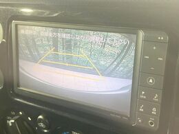 【バックカメラ】駐車時に後方がリアルタイム映像で確認できます。大型商業施設や立体駐車場での駐車時や、夜間のバック時に大活躍！運転スキルに関わらず、今や必須となった装備のひとつです！