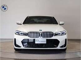 【キドニーグリル】BMWは約90年もの間、ほぼ全ての車両にひと目でBMWだと分かるこの特徴的なフロントグリルが備えられ、デザイン・アイコンとして親しまれてきました。
