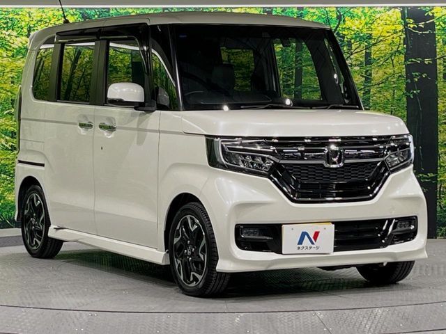 大好評のボディコーティング「弾スプラッシュコート」もご納車までに施工可能。通常のガラスコートと異なる、耐久年数6年の無機質ガラスコーティングが、ボディをキレイな状態に保ってくれます。
