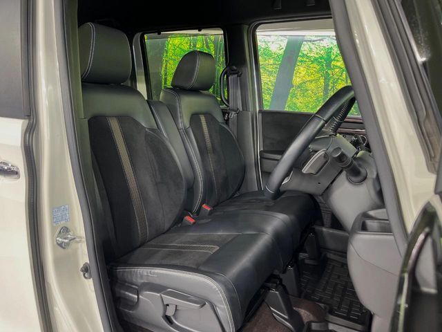 運転席シート廻りは使用感も少なく、良好な状態となっています。丁寧に使われていたことがよくわかりますね。