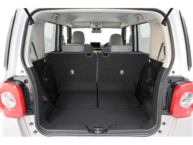 ◇後部座席を両側共、前方にスライドした状態です。