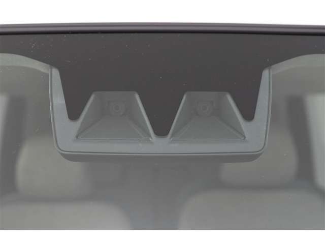 ■スマートアシスト用ステレオカメラを装備しています。