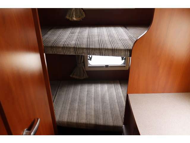 常設2段ベッドです。　上下段ともにベッドサイズは188cm×70cm程です。