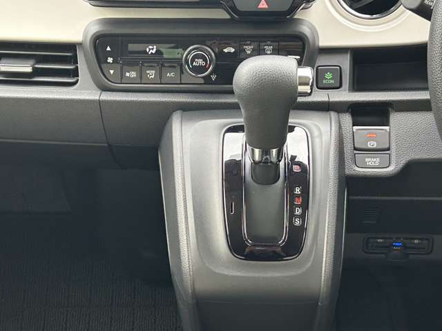 ◆気になる車はこちらの番号にお問い合わせください！なお、お電話での在庫の取り置きはできません。ご来場の際は、商談が重なる事が増えていますので事前に在庫有無をご確認ください！！◆