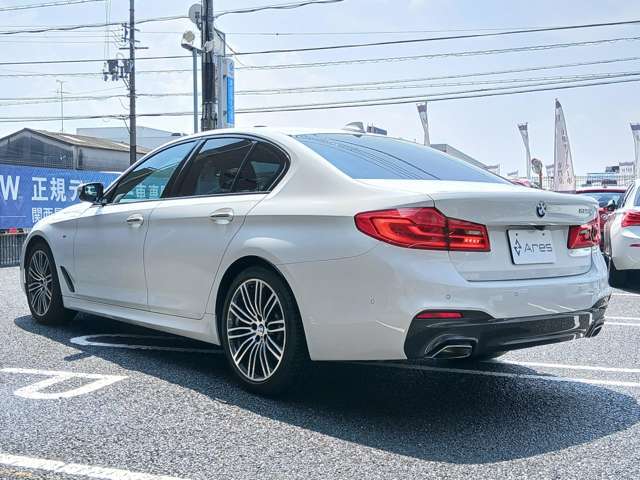 厳選されたBMW中古車が60台ほど展示されております。営業時間は10：00から18：00で年中無休（GW・お盆・年末年始を除く）で営業しております。
