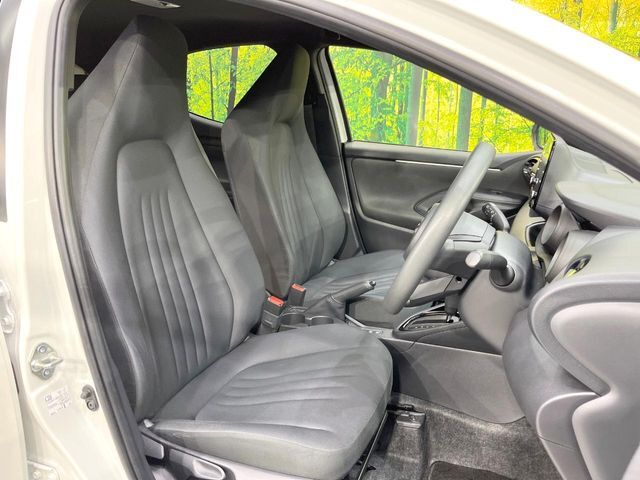 運転席シート廻りは使用感も少なく、良好な状態となっています。前オーナー様が丁寧に使っていたことがよくわかりますね。