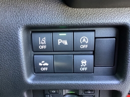 パーキングセンサー、車線を踏み越える可能性があると判断した時、警告音で注意を促すLDWS付き♪