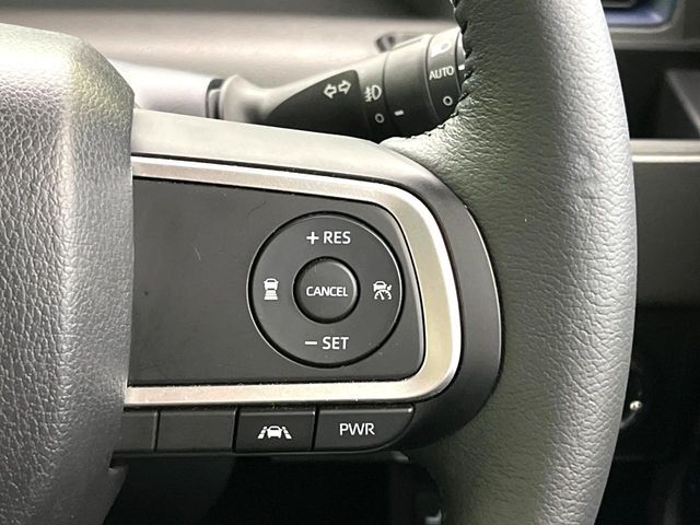 【アダプティブクルーズコントロール】高速道路での長距離走行が楽に！！自動で速度を保つクルーズコントロールが、衝突軽減システムと連携し、前方の車両を感知して車間を保つように速度調節してくれます！！