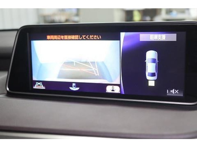 バックモニター！　バック時に後方の状況がモニターで確認できるので安全・安心です。