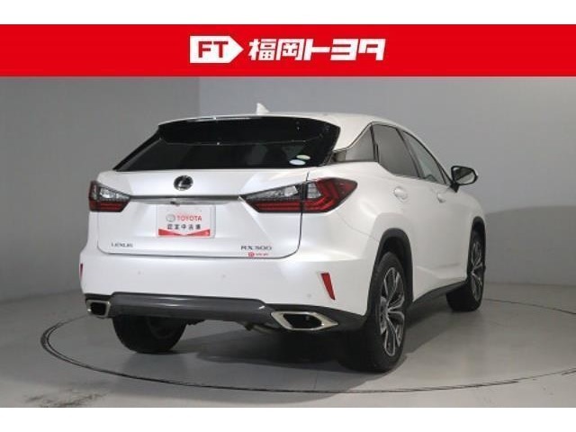 トヨタ認定中古車、評価3.5。キズ、へこみは若干ありますが、比較的良好な状態です。