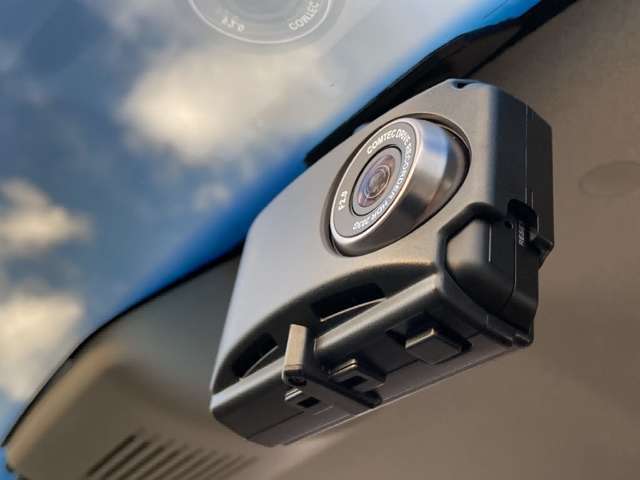 ●仕入れ段階で徹底したチェックを行い、厳しい審査にパスした車だけを展示・販売しています。弊社ではこれをプロチェックと呼び、数十の独自チェック項目に基づき、車の状態を調べ上げています。