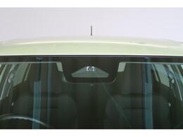 【安全装備】ミリ波レーダーと単眼カメラの組み合わせにより、検知対象を車両や歩行者、自転車，自動二輪車とし、交差点での検知にも対応した衝突被害軽減ブレーキ「デュアルセンサーブレーキサポートII」を搭載◎