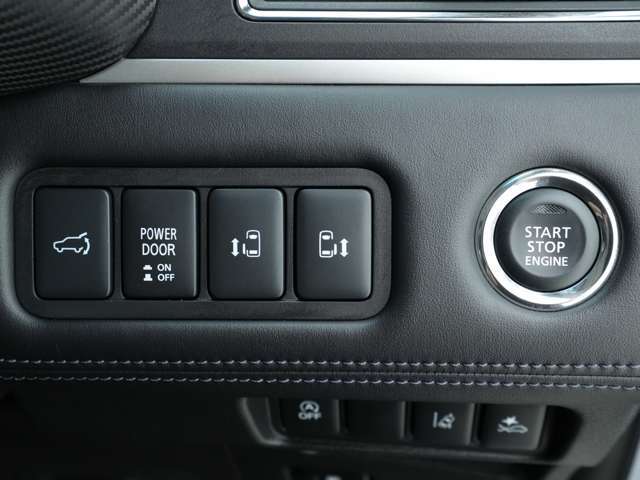 両側電動スライドドア搭載！運転席から開け閉めを操作することが出来ますので、悪天候時にも外に出ることなく送り迎えが可能です！