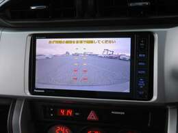 バックカメラ装備！今や無くてはならない、必須装備のバックカメラ付き。バック時の車両後方の死角をモニター上に映し出すので、駐車が苦手な方や見通しの悪い場所でも安心して駐車することができるんです（＾O＾）