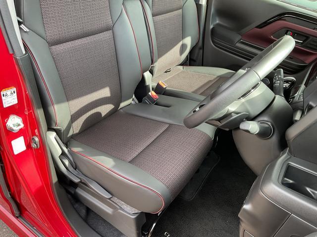 フロントシート：上下調整式