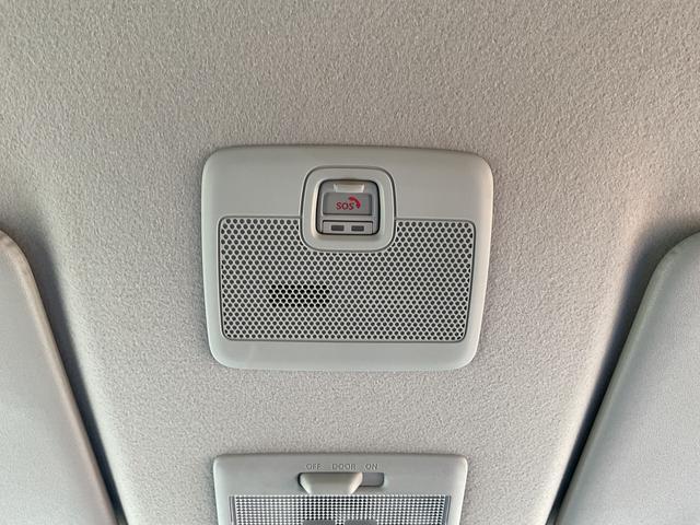 スズキコネクト対応車：事故時の自動通報の他、SOSボタン（手動通報）でもオペレーターにつながります。