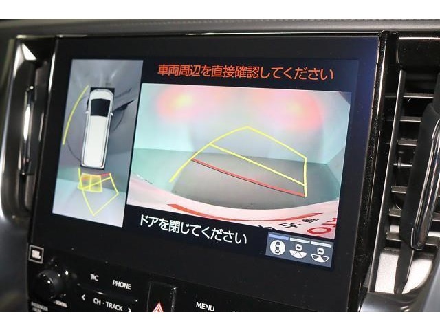 『全周囲モニター』　車両周辺の映像も表示するので、より安心です！