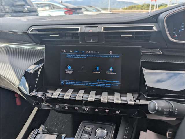 Apple CarPlay/Android Autotに対応したタッチスクリーン/Bluetooth接続/ハンズフリー通話/ミュージックプレイヤー接続