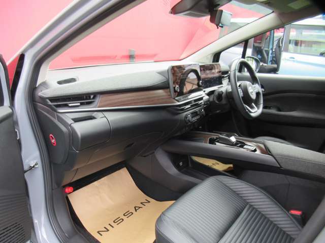 ご納車前にスタッフが入念に清掃し気持ちよく乗り出せるように致します。