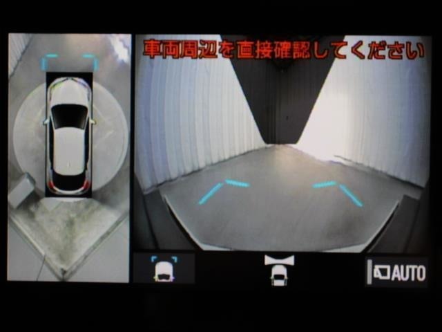 車両を上から見下ろしたような車両全周囲の映像をディスプレイに表示し、後方視界や目視しにくい周囲の安全確認をサポートする「パノラミックビューモニター」が搭載されています。