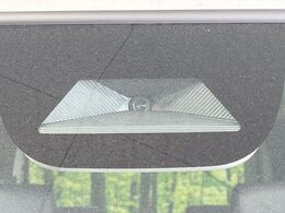 【ホンダセンシング】走行中に前方の車両等を認識し、衝突しそうな時は警報とブレーキで衝突回避と被害軽減をアシスト。より安全にドライブをお楽しみいただけます。