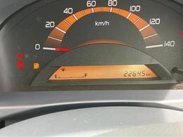 メーター内の液晶ディスプレイ部は燃料残量計や走行距離を表示！