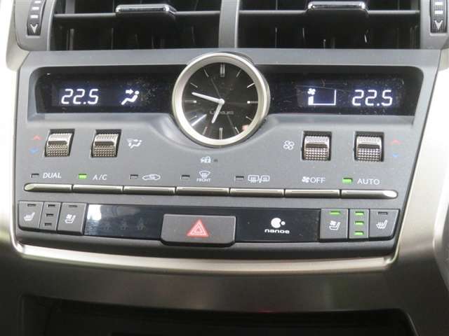 ご購入後の点検整備もカーロッツ浜松にお任せください！ 安心・便利なクイック車検も大好評実施中です♪ さらに定期メンテナンスや修理・鈑金、パーツお取付等のご用命も随時承っております。