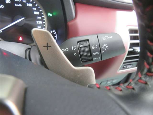 パドルシフトは、ハンドルから手を離さずにシフト操作ができ、スポーティな走りを楽しめる装備です！