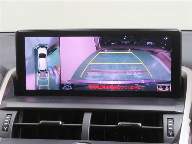 パノラミックビューモニター搭載。カメラで車両周囲の状況を映し出すため、狭い場所での駐車などに役立ちます。