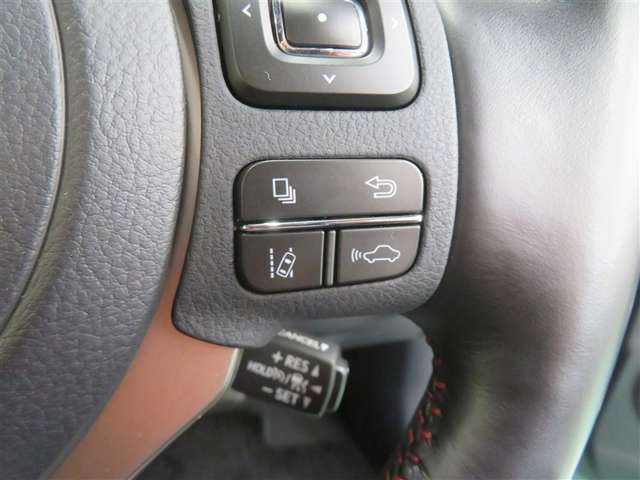 高速道路で便利な「クルーズコントロール」も装着済み。自動で速度を保ってくれるので、長距離運転もストレスフリー♪