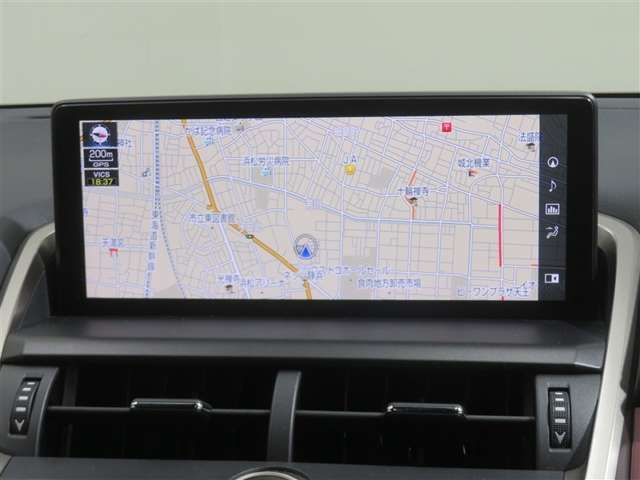 搭載のカーナビ（純正メモリーナビ）が、快適なドライブをサポートします。